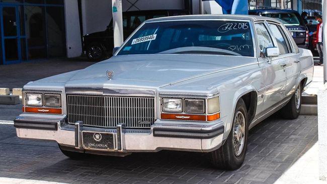 Cadillac Brougham 5.0 L 1989