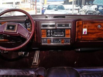 Cadillac Brougham 5.0 L 1989
