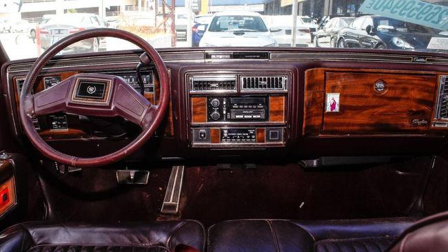 Cadillac Brougham 5.0 L 1989