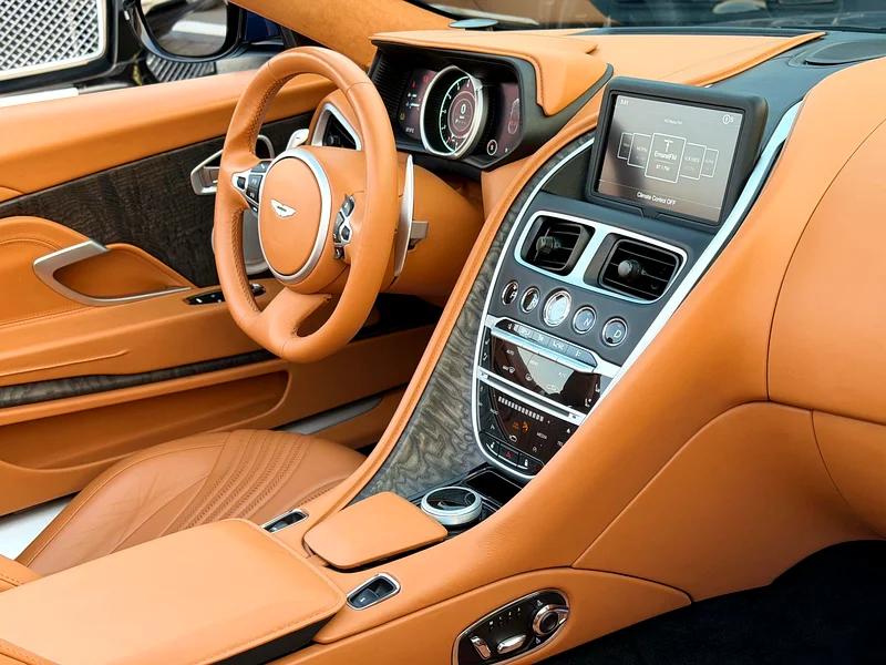 Aston Martin DB11 V8 Volante