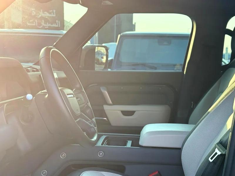 2023 Land Rover Defender 110 SE