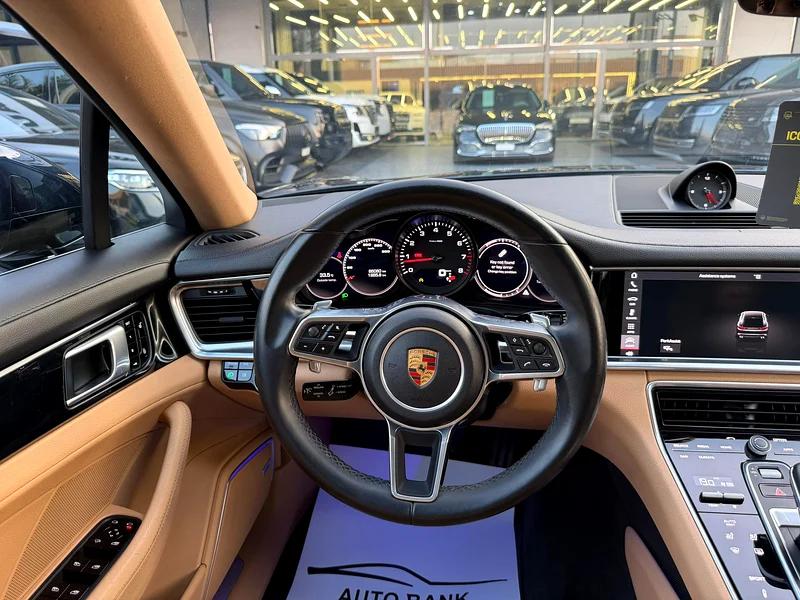 2018 Porsche Panamera Standard