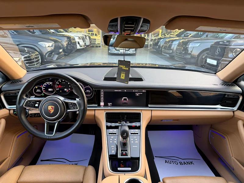 2018 Porsche Panamera Standard