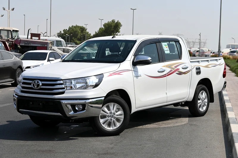 2025 Toyota Hilux SR5