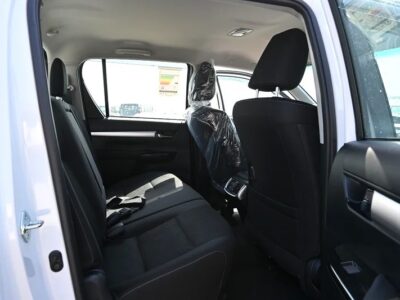 2025 Toyota Hilux SR5