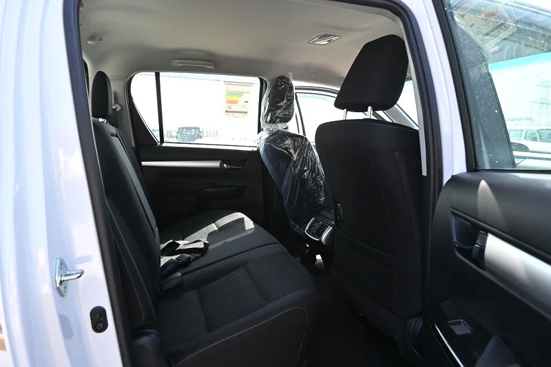 2025 Toyota Hilux SR5