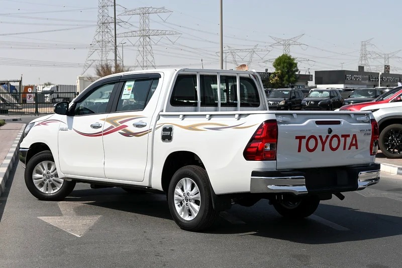 2025 Toyota Hilux SR5