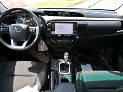 2025 Toyota Hilux SR5