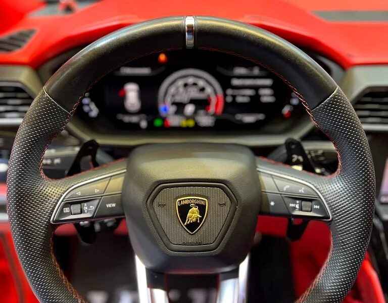 2019 Lamborghini Urus Standard