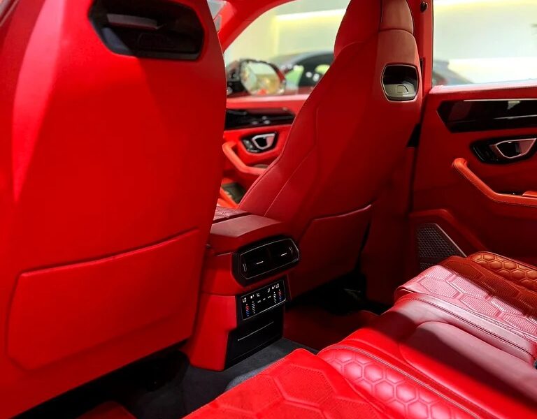 2019 Lamborghini Urus Standard