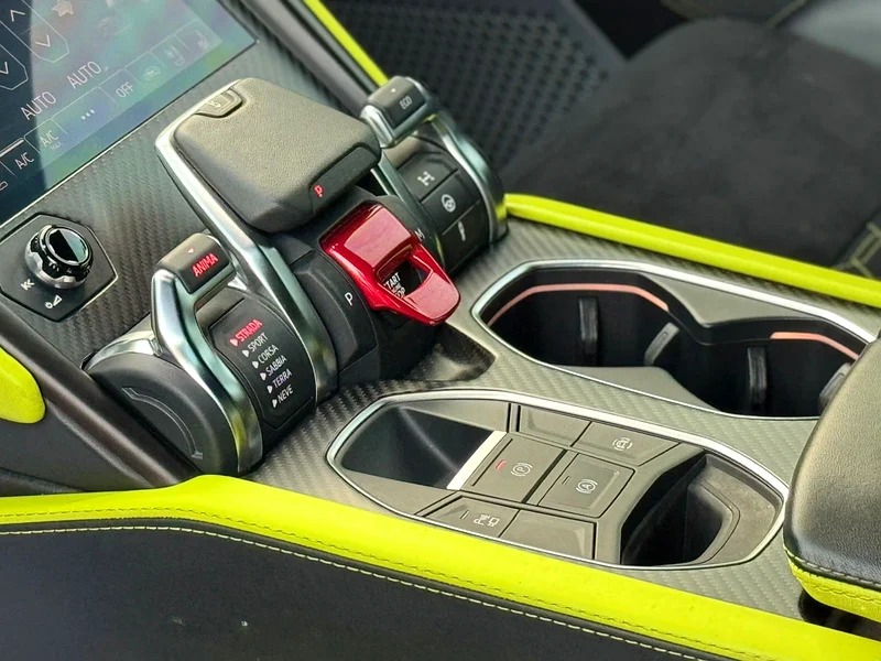 2022 Lamborghini Urus Standard