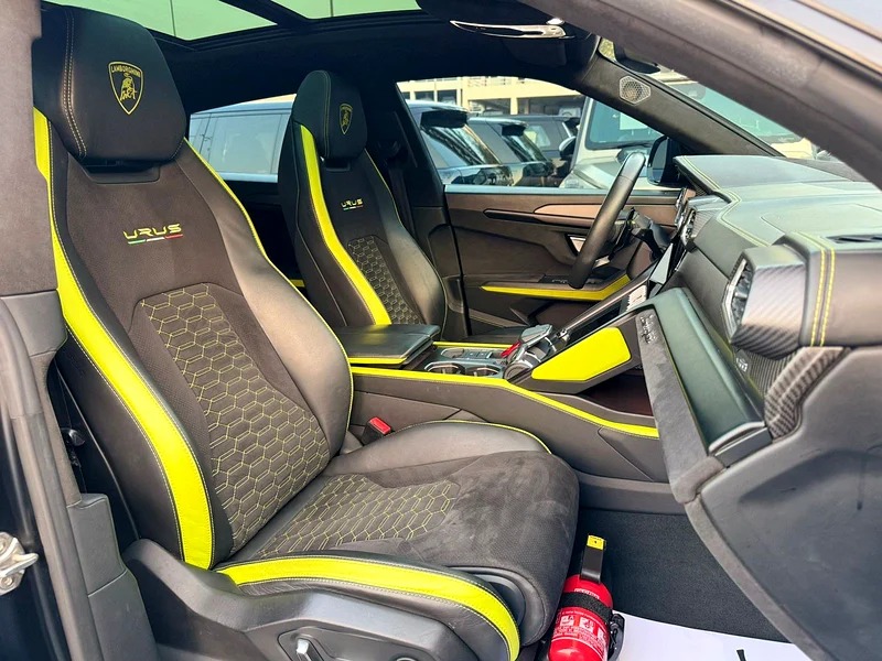 2022 Lamborghini Urus Standard