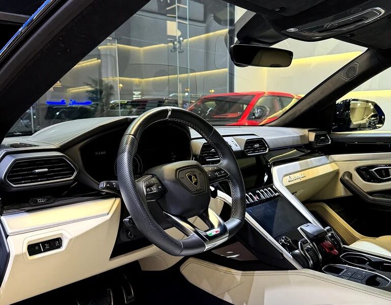 2020 Lamborghini Urus Standard