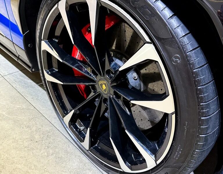 2020 Lamborghini Urus Standard