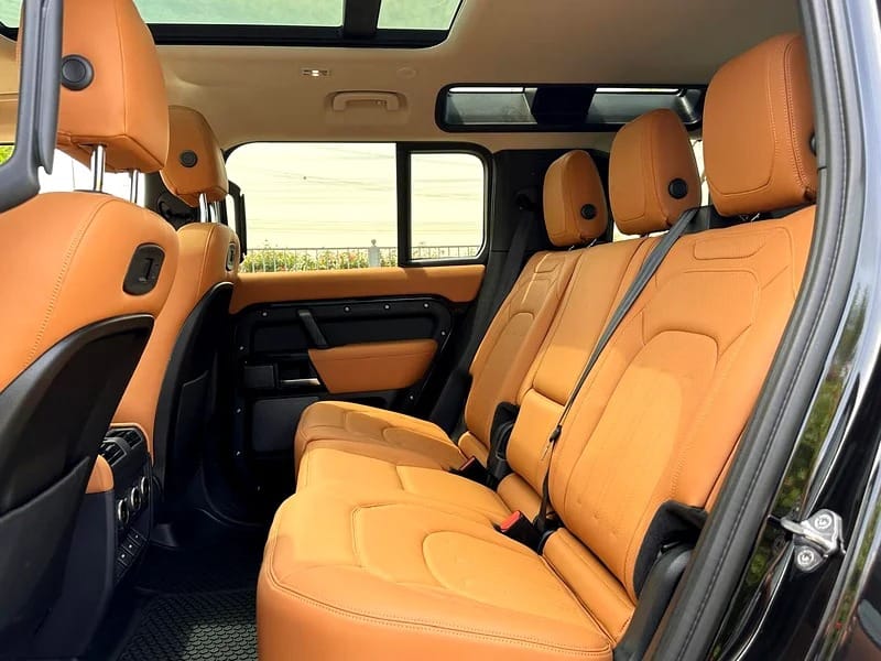 2020 Land Rover Defender 110 SE