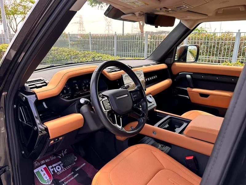 2020 Land Rover Defender 110 SE