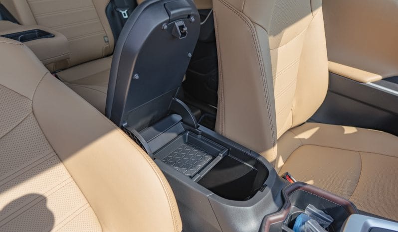 2025 Toyota Rav 4 Limited 2.5L AT Hybrid (Black)