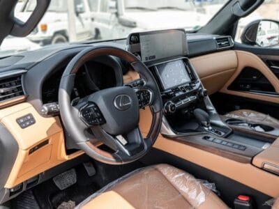 2025 Lexus LX700h Signature 3.5L AT Hybrid (with Auto park)