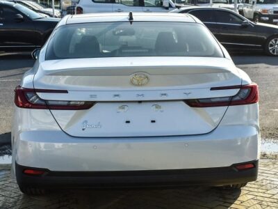 2025 Toyota Camry GREND 2.5L 4 Cylinder Engine GCC White Tan