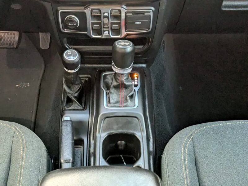 2020 Jeep Wrangler Unlimited Sahara 4X4 IN EXCELLENT CONDITION Grey Black