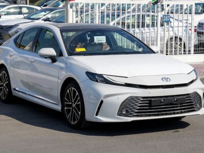 2025 Toyota Camry Hybrid 4 Cylinder Engine Sedan White Tan GCC