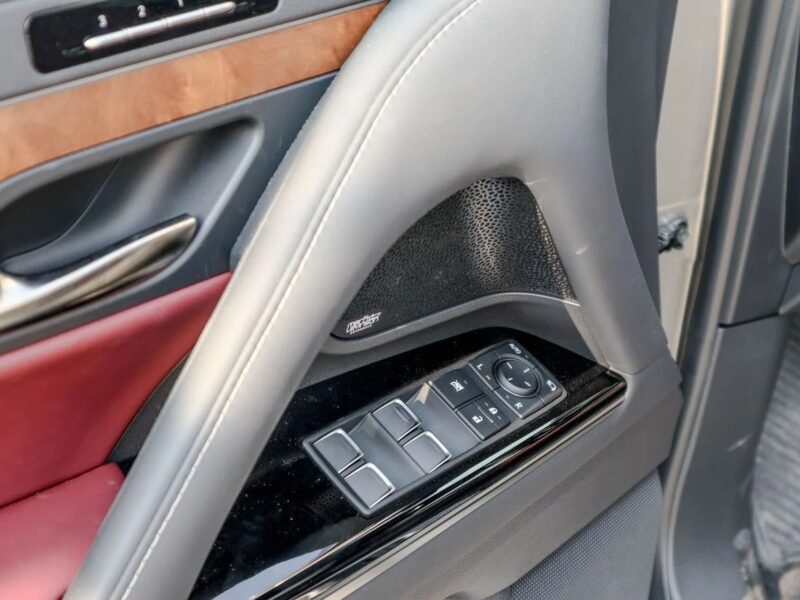 2025 Lexus LX 600 Signature 3.5 litre 6 Cylinder Engine Silver Red