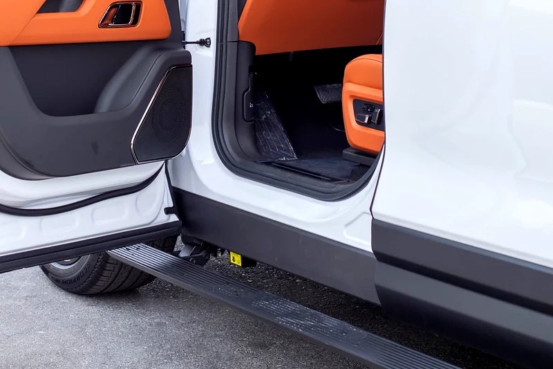 2025 Rox 01 1.5L PLUG-IN HYBRID VIP White Orange