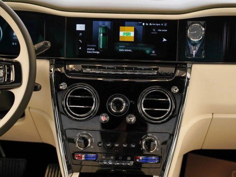 2026 Rolls-Royce Cullinan Silver Badge 6.7L V12 Twin-Turbo