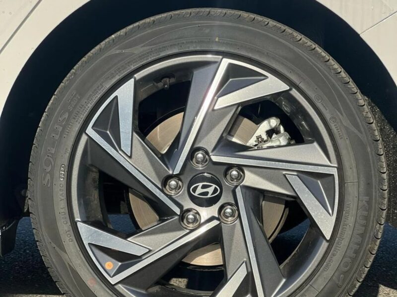 2025 Hyundai Elantra 2025 Hyundai Elantra 1.5L Full Options White Black