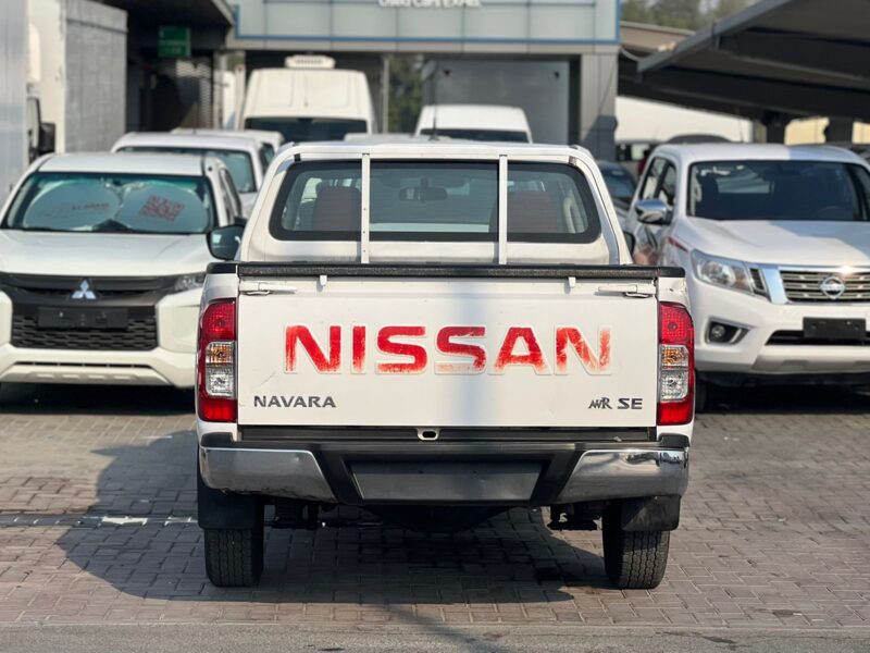 2020 Nissan Navara White 4X2 2.5L Engine GCC Specs Automatic