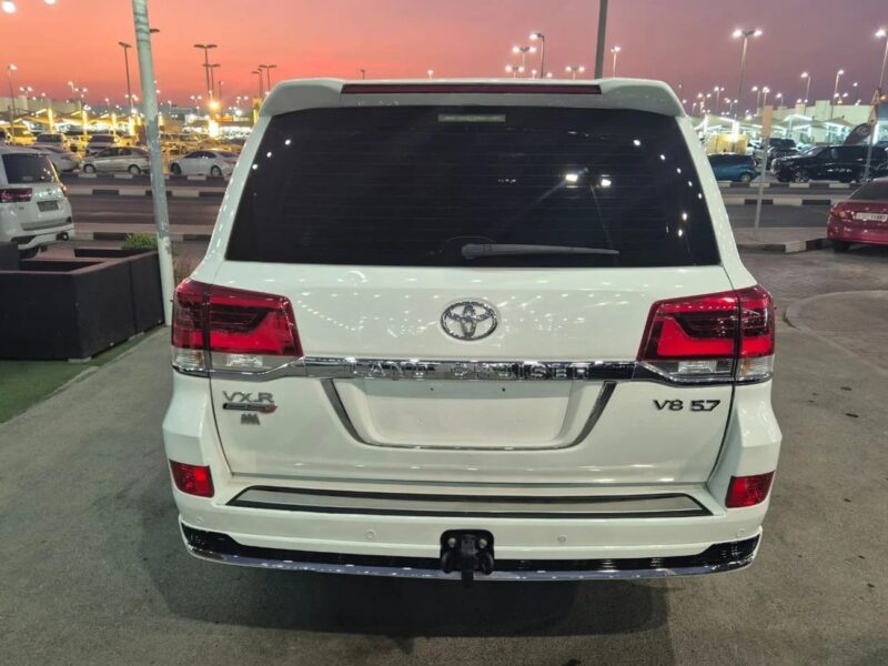 Toyota Land Cruiser VXR 5.7L 4WD GRAND TOURING 2020