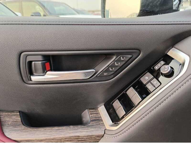 2025 Toyota Land Cruiser 3.L VXR TWIN TURBO Black Full Option