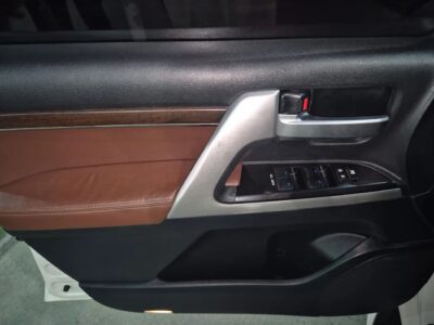 Toyota Land Cruiser VXR 5.7L 4WD GRAND TOURING 2020