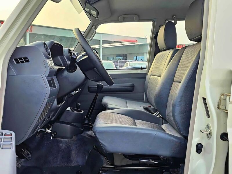 2025 Toyota Land Cruiser 70 4.2L DIESEL M/T 4WD White