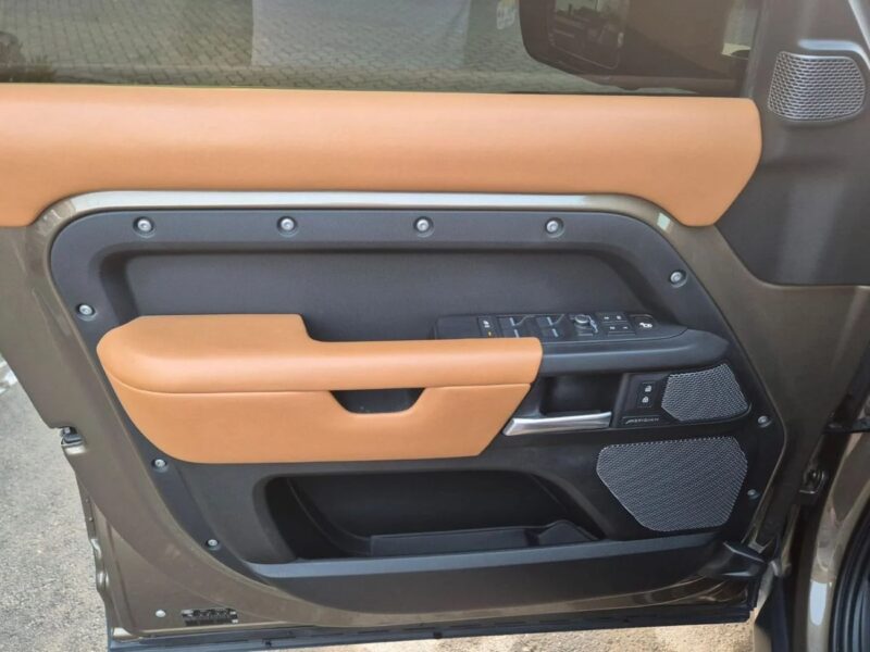 2021 Land Rover Defender P400 110 SE 3.0L (5 Seater)