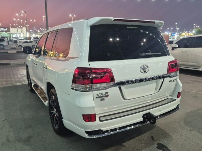Toyota Land Cruiser VXR 5.7L 4WD GRAND TOURING 2020