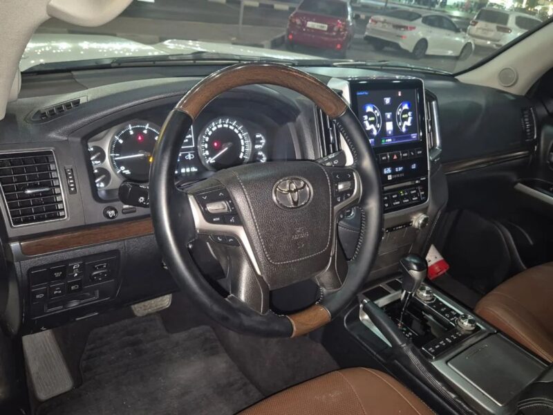 Toyota Land Cruiser VXR 5.7L 4WD GRAND TOURING 2020