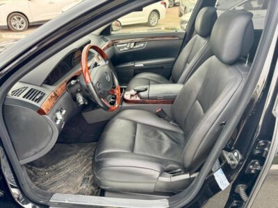 2007 Black Mercedes-Benz S 550 5.5 Liters 8 Cylinders Engine