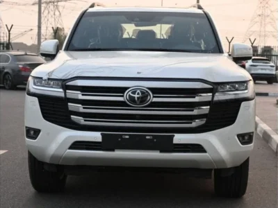 2022 Toyota Land Cruiser TOYOTA LC300 3.3L VX DIESEL 6 CYLINDER White Black