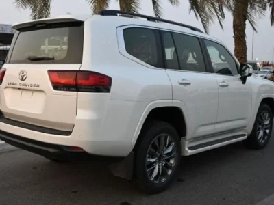 2022 Toyota Land Cruiser TOYOTA LC300 3.3L VX DIESEL 6 CYLINDER White Black