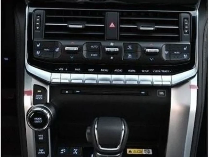 2022 Toyota Land Cruiser TOYOTA LC300 3.3L VX DIESEL 6 CYLINDER White Black