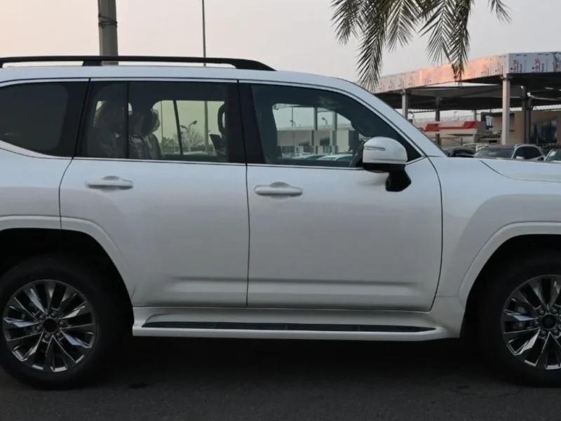 2022 Toyota Land Cruiser TOYOTA LC300 3.3L VX DIESEL 6 CYLINDER White Black