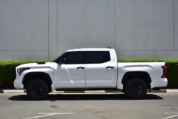 2024 Toyota Tundra Capstone Hybrid V6 3.5L Turbo 4WD White Black
