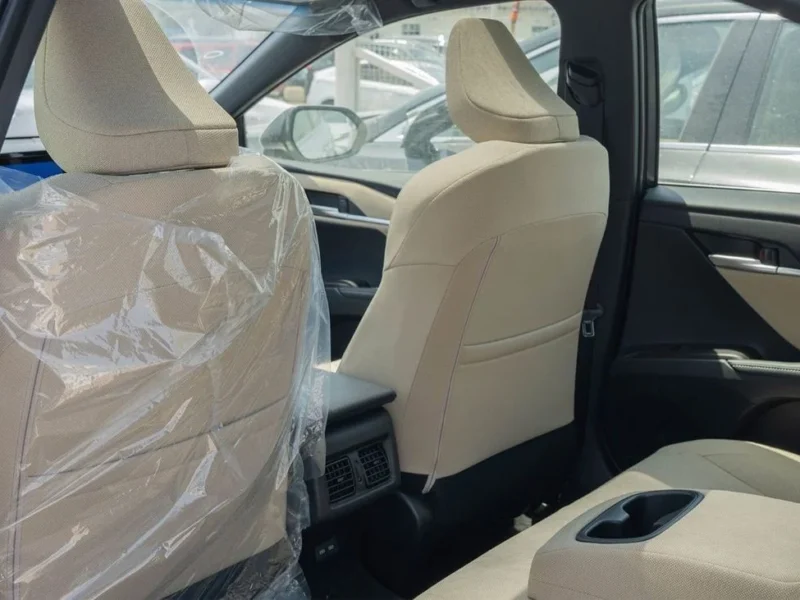 Toyota Camry 2025 Toyota Camry LE 2.5L AT Hybrid Silver Beige Sedan