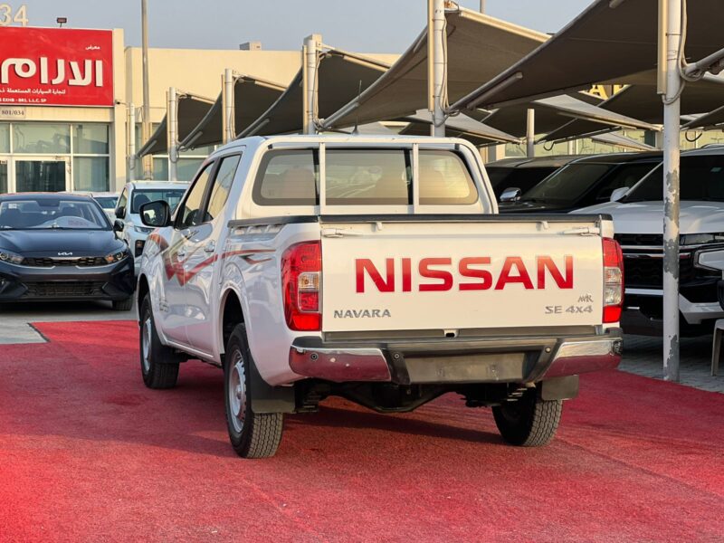 2020 Nissan Navara 4X4 Full Automatic White GCC