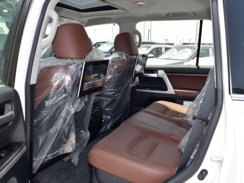 Toyota Land Cruiser VXR Grand Touring Four-Wheel Drive