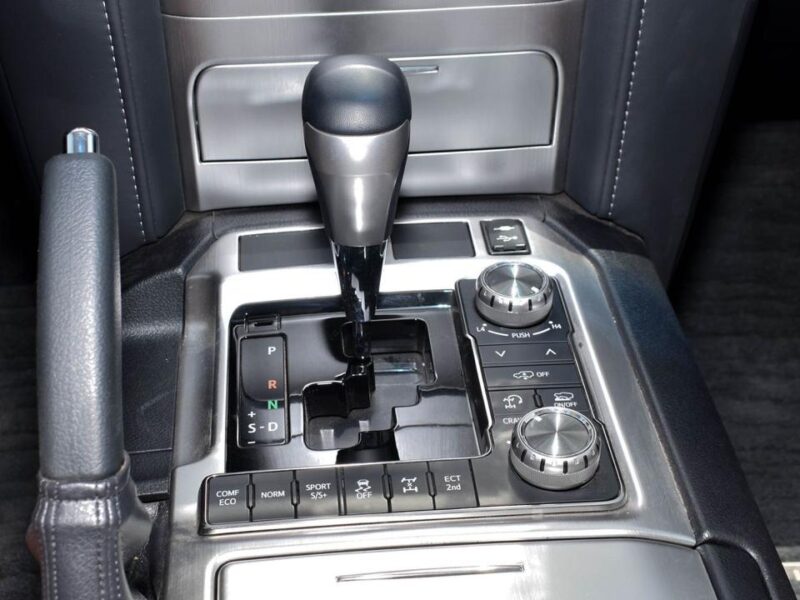 Toyota Land Cruiser VXR Grand Touring Four-Wheel Drive