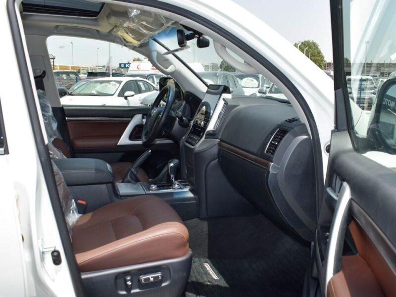 Toyota Land Cruiser VXR Grand Touring Four-Wheel Drive