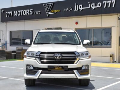 Toyota Land Cruiser VXR Grand Touring Four-Wheel Drive