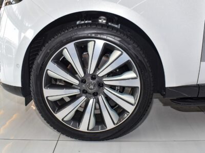 Land Rover Range Rover SV Bespoke Sadaf Edition 1 of 20